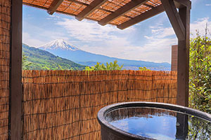 Private open-air ceramic bath 