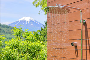 Shower next to the outdoor sauna at Shakushi Gateway Camp